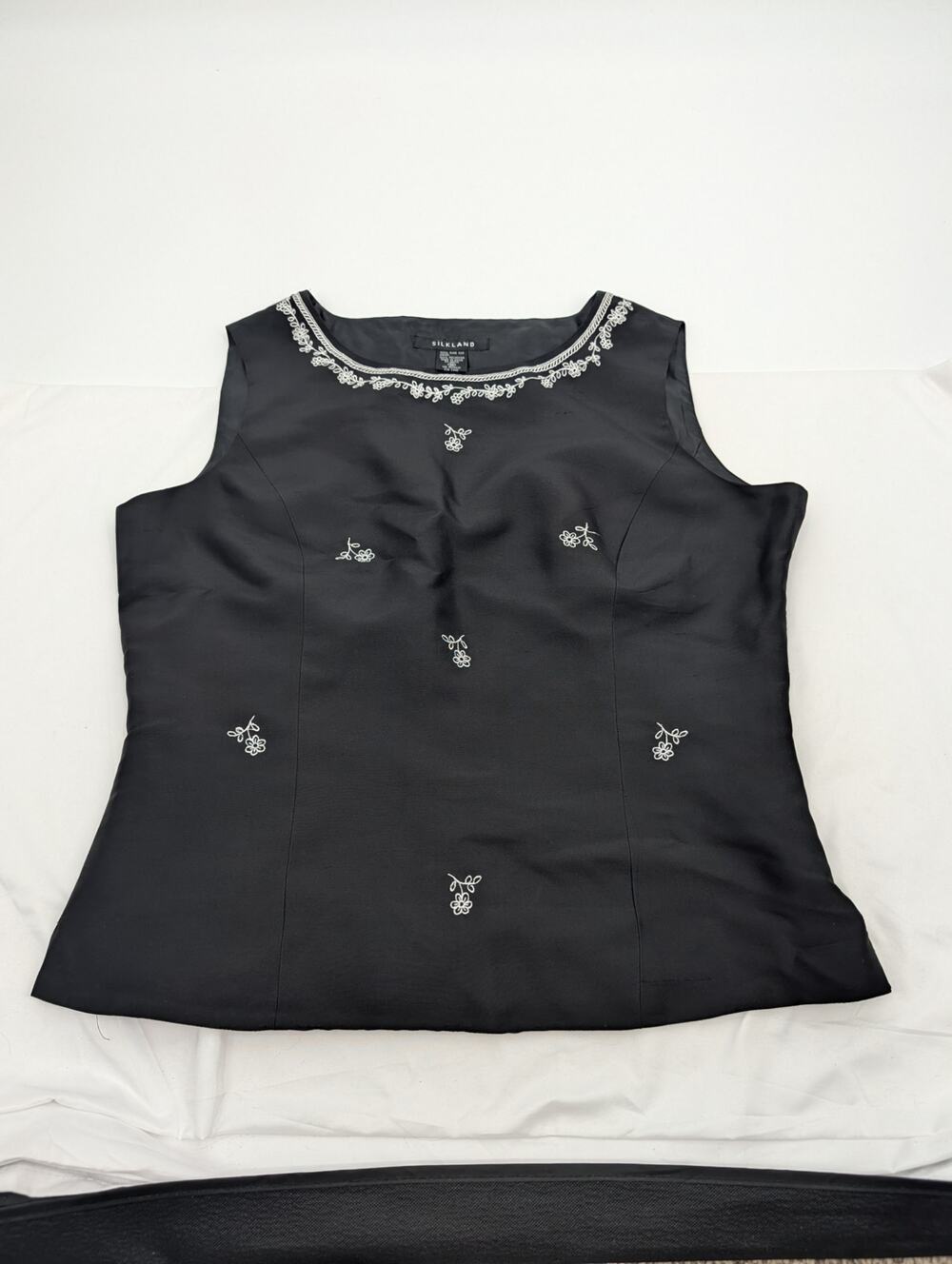 Silkland 100% Silk Size 10 Black Floral Embroidered Sleeveless Top Blouse Lined